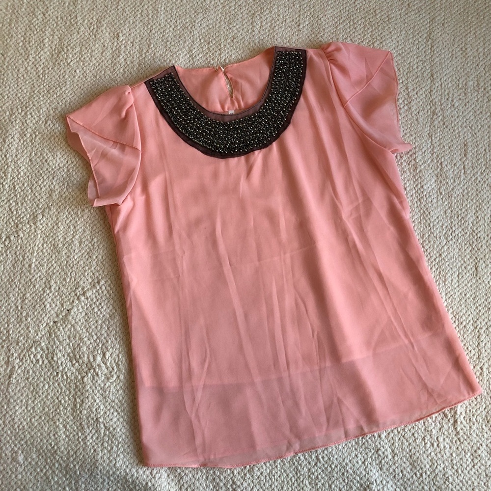 ⭐️ 2/$10 ⭐️ Short Sleeve Peach Beaded Collar Flutter Sleeve Top